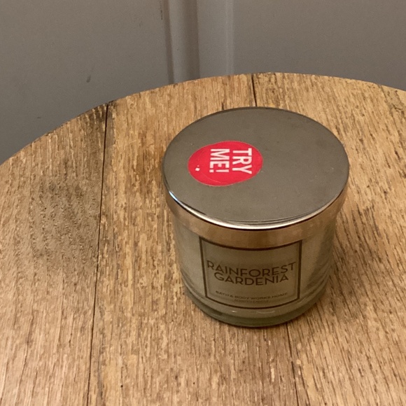 NEW Bath & Body Works Home Rainforest Gardenia Scented 4 ounce candle - Picture 2 of 5